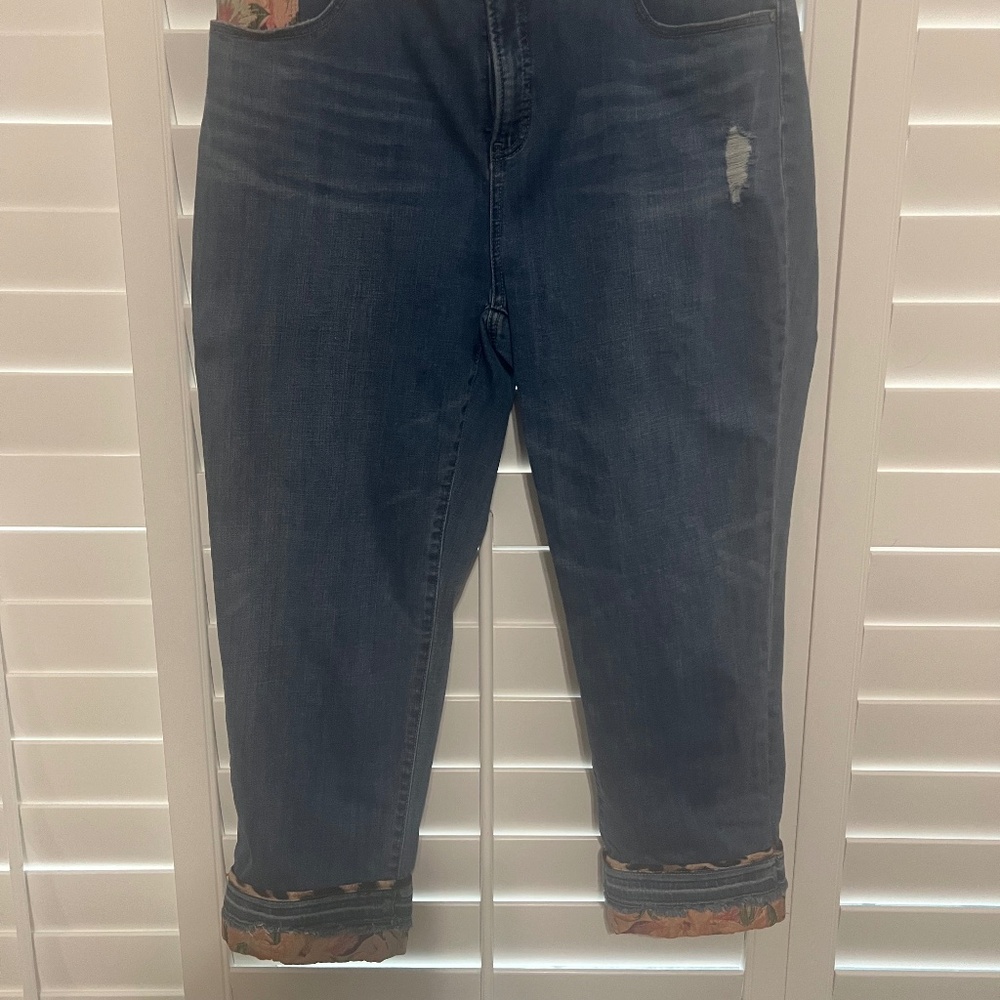 Chicos so slimming embroidered ankle jeans